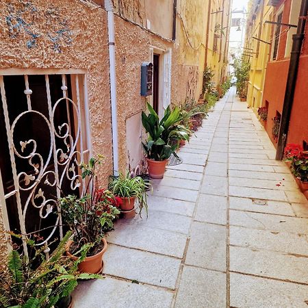Casa Vacanza Castello Каляри Екстериор снимка