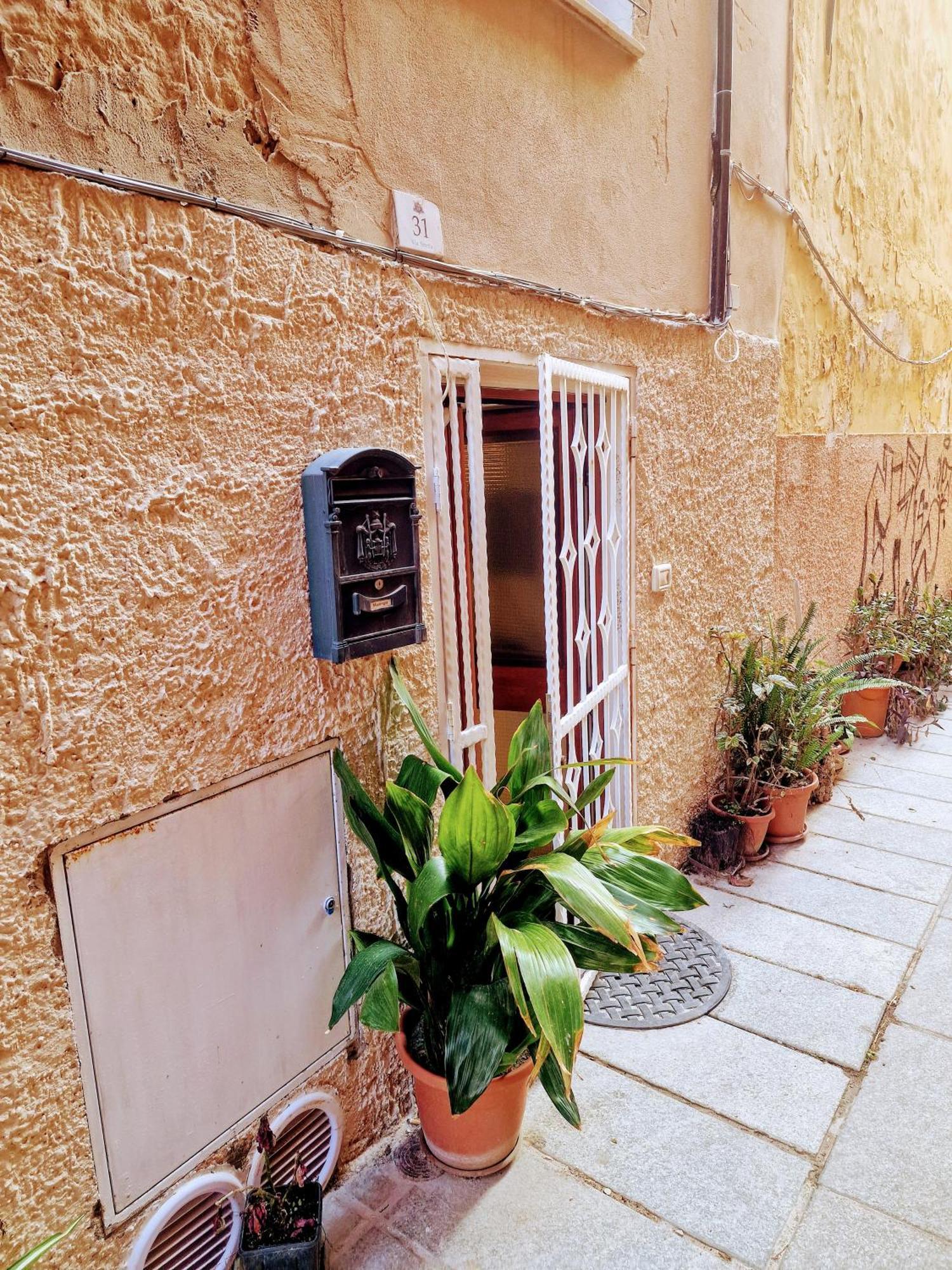 Casa Vacanza Castello Каляри Екстериор снимка