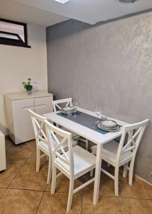 Casa Vacanza Castello Каляри Екстериор снимка