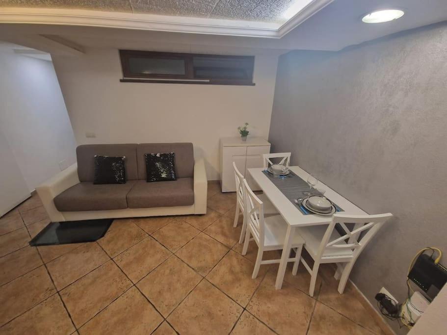 Casa Vacanza Castello Каляри Екстериор снимка
