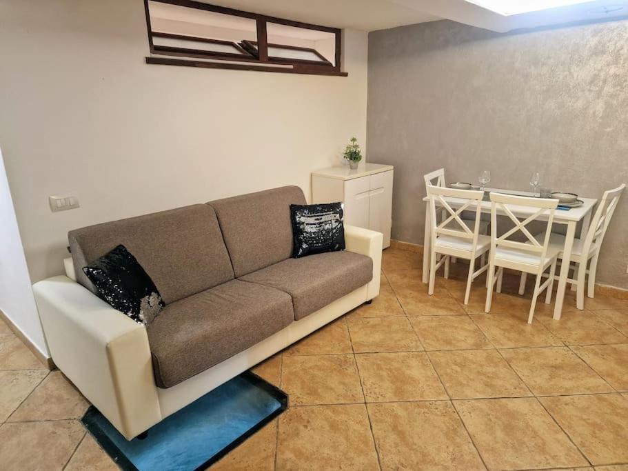Casa Vacanza Castello Каляри Екстериор снимка