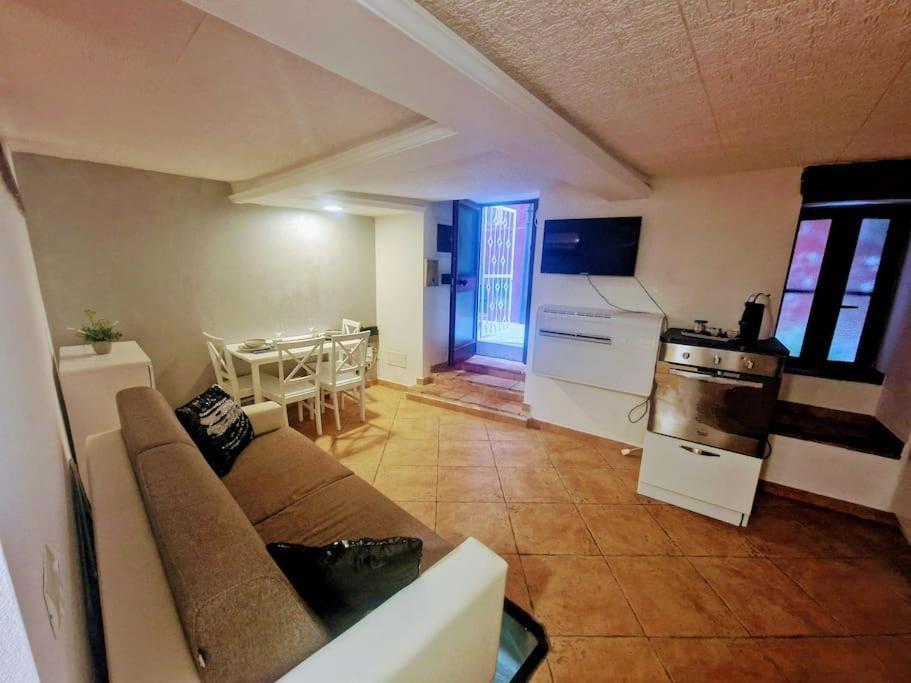 Casa Vacanza Castello Каляри Екстериор снимка