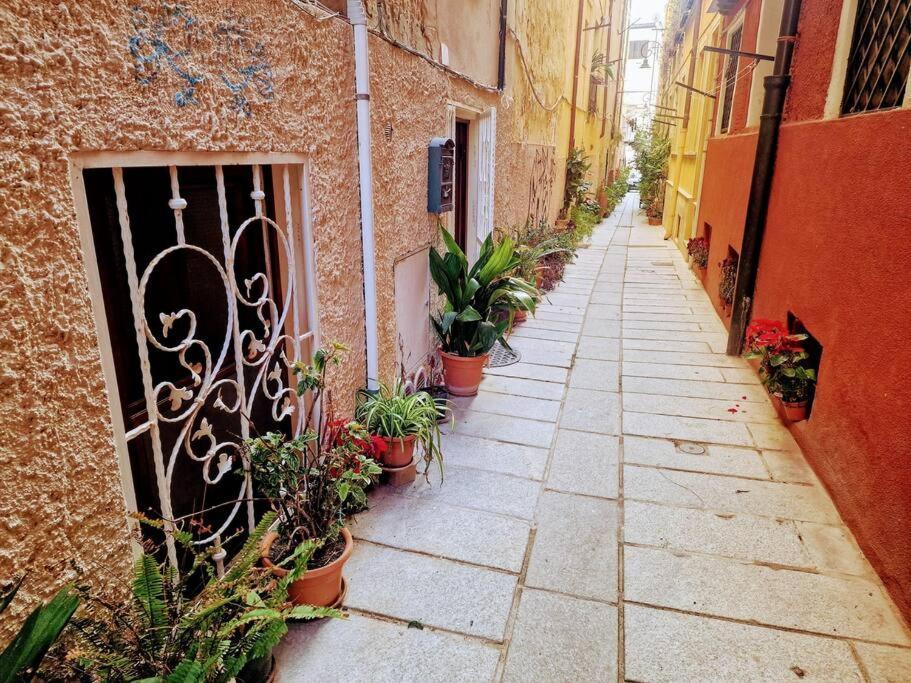 Casa Vacanza Castello Каляри Екстериор снимка
